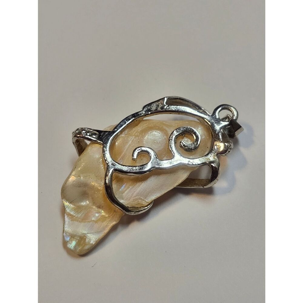 Baroque Cream Pearl Pendant with Silver Accents - Picture 2 of 4